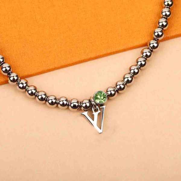 2023 Collana con ciondolo con ciondolo di qualità di lusso con diamante verde e perline in argento con scatola per timbri PS4580A