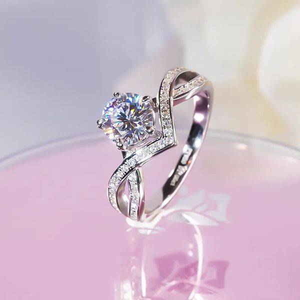 Anello solitario S925 in argento con placcato platino 1 braccio girevole a forma di V femminile per matrimonio per fidanzata regalo gioielleria raffinata 231007