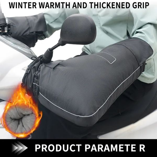 Luvas de cinco dedos à prova d'água para guidão de motocicleta Luvas de inverno Protetor de mão à prova de vento Forro de lã quente para motocicleta Scooter Capa Luvas 231007