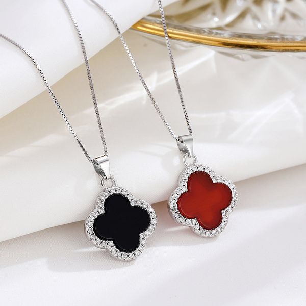 S925 Sterling Pure Silver Clover Designer Pingente Colar Brilhante Zircão Cristal Vermelho Preto Sorte Para Mulheres Menina Link Chain Gargantilha Colares Jóias Presente