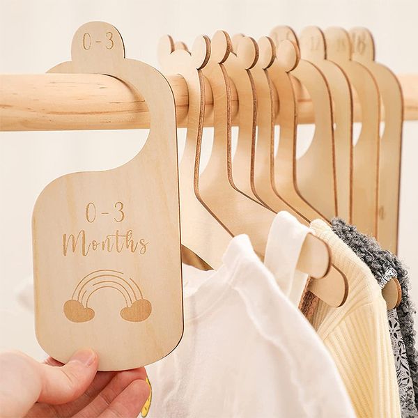 7 Stück Sortierkarten für Babykleidung, Schrankteiler aus Holz für den Kleiderschrank von Neugeborenen bis 24 Monaten, Kinderzimmer-Kleiderbügel, Organizer, Tag-Dekoration