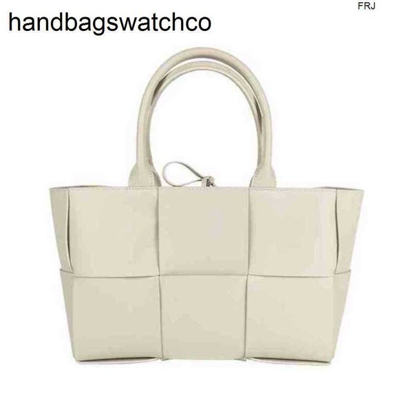 BottegassVenetas Borse Arco Tote Bag Saldi Dr2023 Borsa primaverile ed estiva Lattice Tote intrecciata manualmente in pelle Arcos Versatile grande con logo fjj