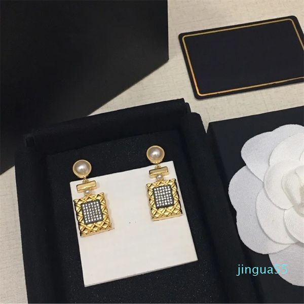 Brincos de designer de moda para mulheres brincos de pérola jóias de ouro letras argola brinco de casamento orelha studs charme