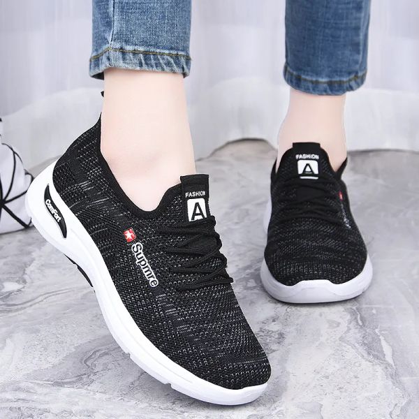 Kadınlar Koşu Ayakkabı Üçlü Siyah Pembe Beyaz Kırmızı Tasarımcı Platform Spor ayakkabılar Açık Mekan Dantel Up Ücretsiz Nakliye Bayanlar Eğitmenler Açık Jogg