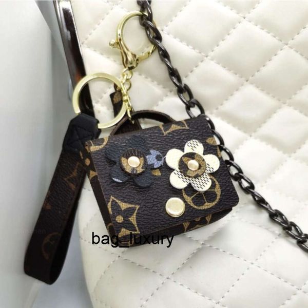 Moda luxo chaveiro escola carro saco pingente charme acessórios feminino couro do plutônio carro fivela bolso mini pendurado bolso chaveiro do telefone móvel