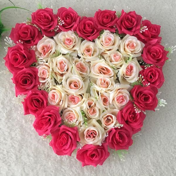 Fiori decorativi Fiore di rosa artificiale Muro Piatto di simulazione di curling a forma di cuore Fila di cuori Decorazione per auto da matrimonio Rosso Bianco Rosa