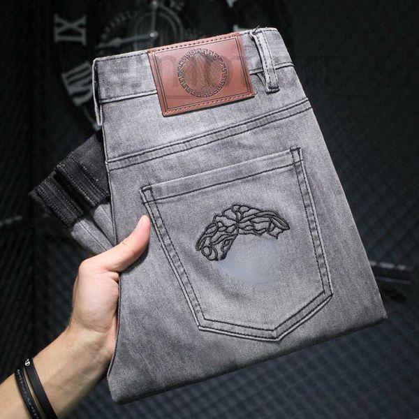 Jeans da uomo firmati Pantaloni da uomo jeans firmati Gamba dritta Pantaloncini larghi eleganti Tuta casual di lusso con cerniera per il controllo degli accessi Lavaggio HVR6