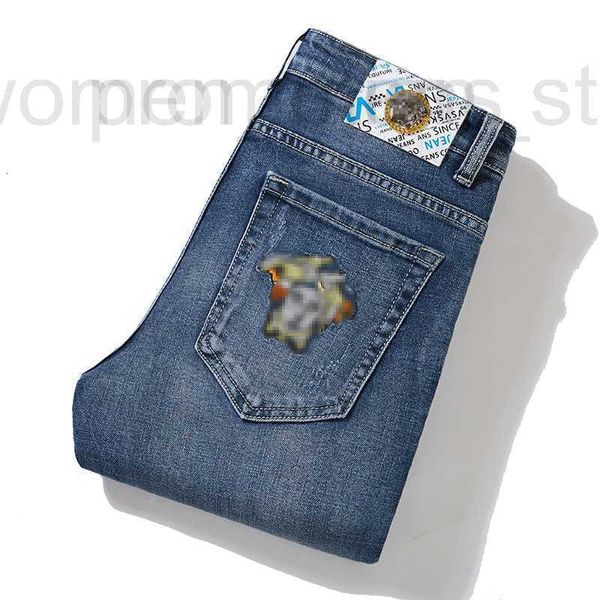 Jeans masculinos designer primavera / verão fino homens bordados jeans luz azul moda versátil calças retas QGCP VR0K