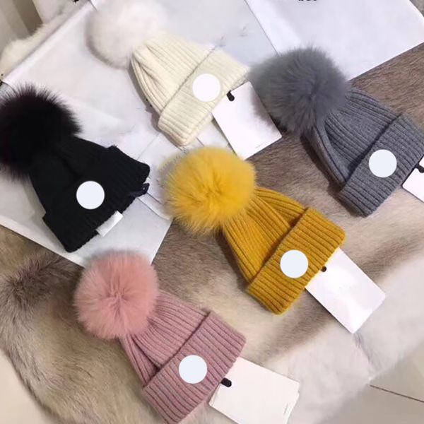 Çocuk Tilki Kürk Top Çizgili Yünlü Monclairer Şapka Tasarımcısı Erkek Üçgen Rozeti Beanie Geniş Kötü Şapkalar Beyzbol Kap Casquettes Unisex Dış Mekan Günlük Moda Kapakları