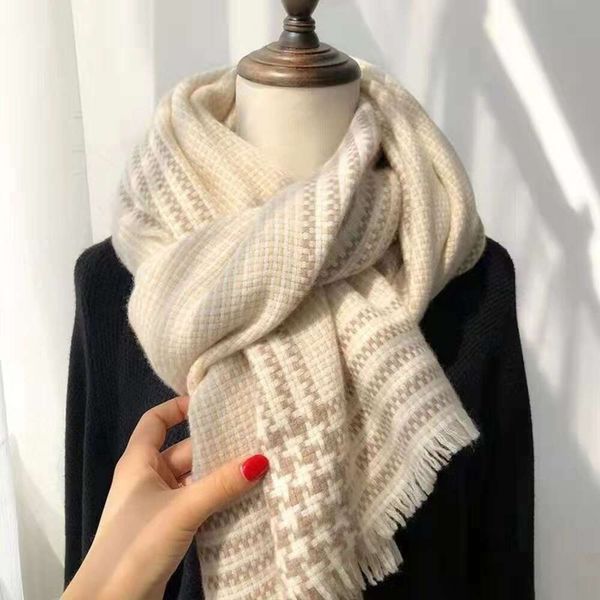 Sciarpa tinta unita delicato bianco latte da donna autunno e inverno edizione coreana versatile tessuto lungo studente collo caldo scialle tendenza