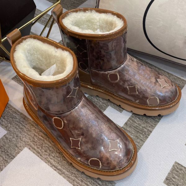 Botas de luxo femininas populares botas de neve de inverno Botas de tornozelo com logotipo da marca na parte superior Botas de moda clássicas forro de lã sola antiderrapante bota de salto plano de alta qualidade