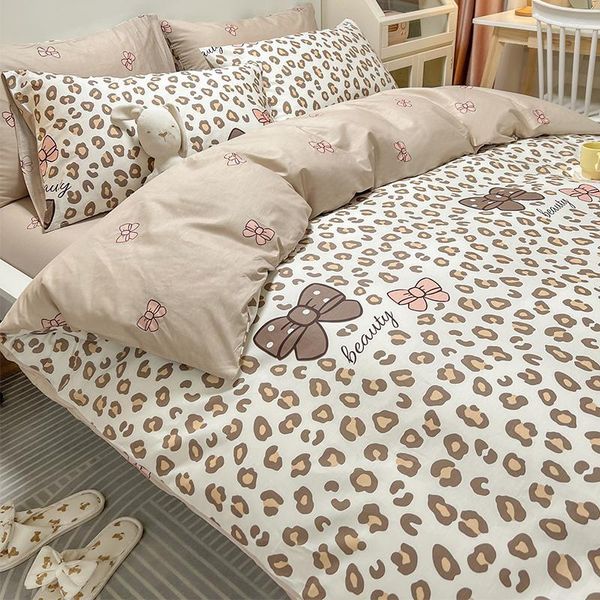 Set biancheria da letto Set quattro pezzi in puro cotone 100 Lenzuolo con stampa leopardata Copripiumino Dormitorio Semplice tre pezzi