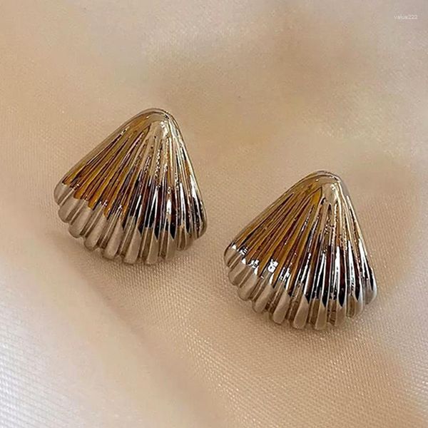 Brincos de parafuso prisioneiro Huitan Sea Shell para mulheres material de metal moderno moda feminina acessórios de orelha oceano declaração jóias