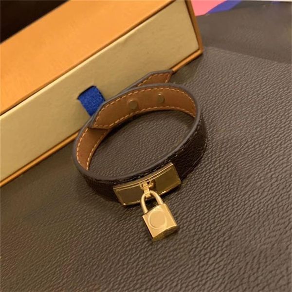 Bracciale classico in pelle PU marrone piatto alla moda con braccialetti con ciondolo con testa di chiusura in metallo in confezione regalo SL06200g