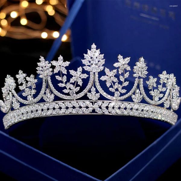 Fermagli per capelli La sposa del compleanno della principessa reale indossava un abito da corona nuziale e accessori