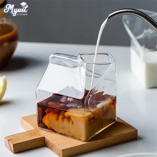 Tazze 300ml Scatola per il latte Tazza Creativa Forma trasparente Bicchieri di vetro Bottiglia per succo Carino CoffeeCupTea Drinkware Studenti Bevono 231010