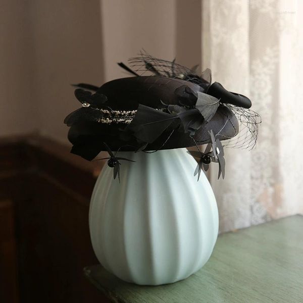 Berretti Banchetto di nozze nero Piuma Berretto da sera per feste Vittoriano Cosplay Performance Cappelli per ragazze vintage Chapeau floreale della Boemia