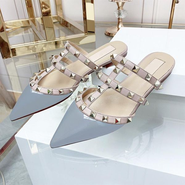 Chinelos lisos verão 2023 marca rebite sapatos femininos designer sandálias casuais ao ar livre couro confortável senhoras concisas