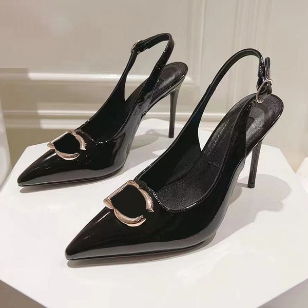 Tacchi alti Scarpe moda Pelle verniciata Aperta su tacco a spillo formale Sandali con cinturino alla caviglia Sandali a punta Lettera in metallo Fibbia Decorazione Scarpe da donna di lusso con scatola