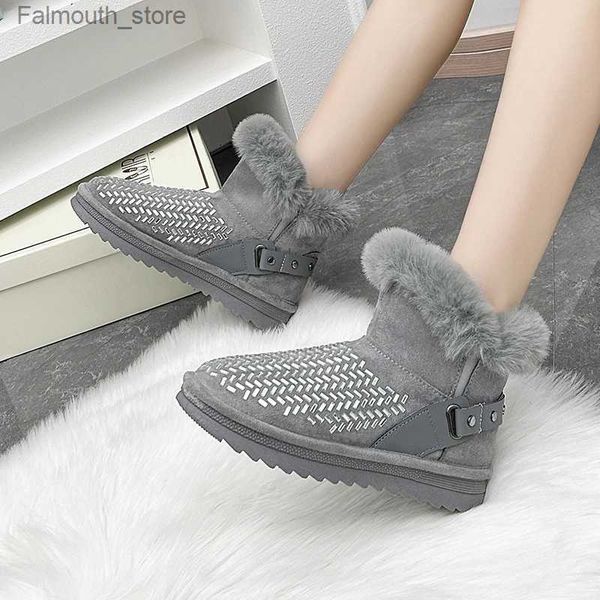 Stivali PU Stivali da neve alla caviglia 2023 Vendita calda Piatti con scarpe Donna Inverno Slip-On Punta tonda Tacco medio Solido Bling Conciso Stivali da donna Q231010