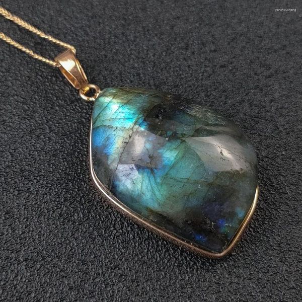 Le collane con ciondolo arrivano gratuitamente da 1 pezzo di pietra labradorite naturale irregolare al chiaro di luna intarsiato accessori per collana senza catena