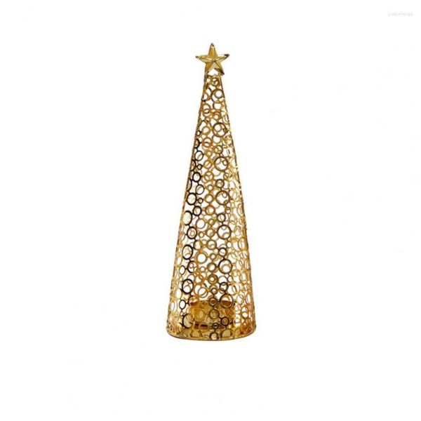 Castiçais O formato do topo de uma árvore de Natal é uma estrela de cinco pontas brilhando sob a luz de velas