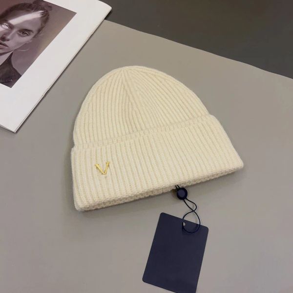 2024Designer Spark Beanie Bonnet Chapéu para Homens Mulheres Moda Carta Broche Chapéus Casuais Outono e Inverno Lã Tricotado Boné Cashmere Bonnets Caps Design Acessórios