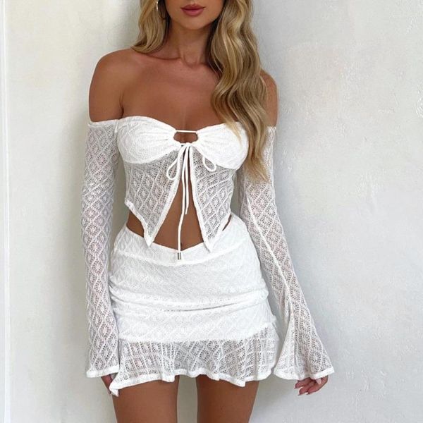 Abiti da lavoro bianco sexy due pezzi set donna 2023 estate manica lunga top senza spalline e minigonna con volant donna party clubwear streetwear