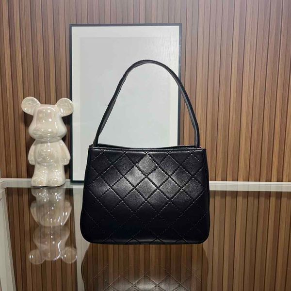 Designer Bag Women's Handbag Elegant and stylish shoulder bag Crossbody bag Black sheepskin M8631