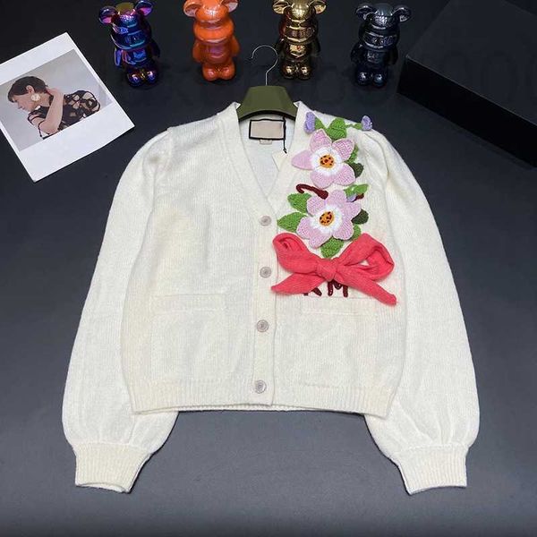 Cardigan lavorato a maglia con scollo a V a fiori di design da donna, cardigan in maglia con fiori di camelia tridimensionale, top corto stile celebrità, novità per l'autunno inverno 2023 Q9XR