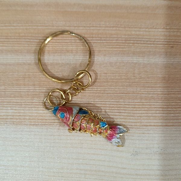 Kleine Emaille Koi Fisch Schlüsselanhänger Schlüsselanhänger für Frauen Kinder chinesische handgemachte Cloisonné niedliche Tier Charms Sway Vivid Goldfish Schmuck 100 teile/los