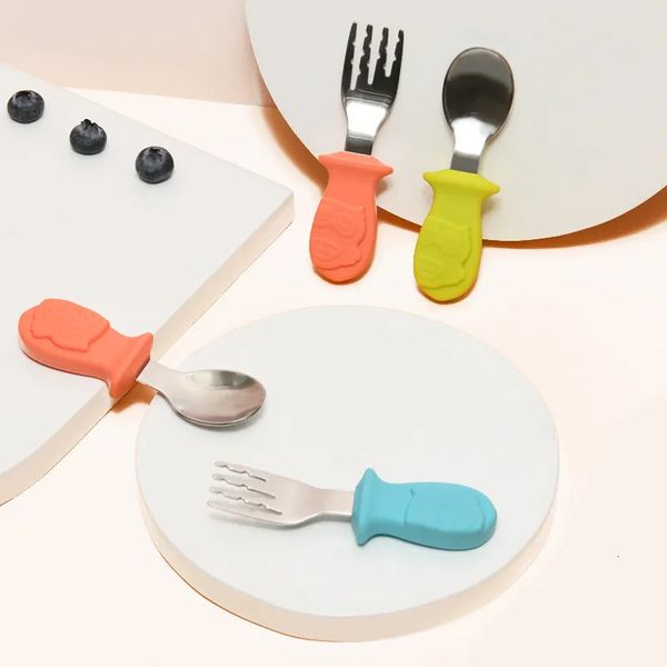 Copos Pratos Utensílios Udaone Kids Owl Silicone Garfo Colher de Aço Inoxidável Conjunto com Estojo de Viagem Conjunto de Utensílios de Treinamento para Bebês com Cabo Curto de Qualidade Alimentar 231006