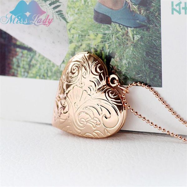 Collane con ciondolo Miss Lady Orologi da tasca creativi Ventage Pattern Hearts Put Pos Open Close Collana di amore di moda per le donne MLA1015