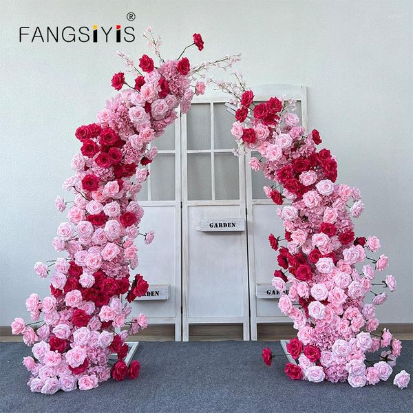 Flores decorativas em formato de lua, arco de chifre com múltiplas cores, arranjo de flores rosa, cenário de casamento, decoração, adereços, evento, festa, palco, janela