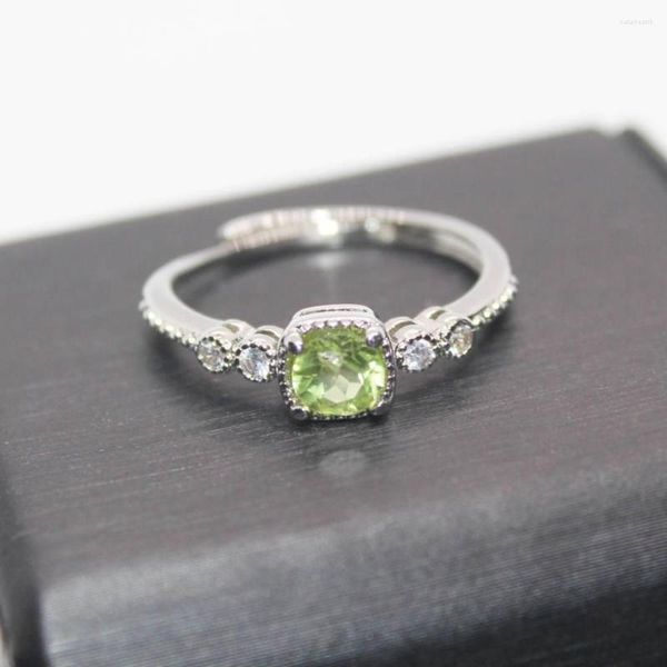 Cluster-Ringe, 5 Ringe, 10 Ringe, Stein ca. 5 mm, AKAC natürlicher grüner Peridot, weißes Kupfer, verstellbarer Damenring, zufällige Auswahl
