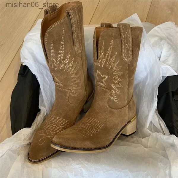 Botas 2023 Mulheres Bordadas Naturais Botas De Couro Artesanal Dedo Apontado Spike Heel Outono Botas de Inverno Cowboy New Western Retro Botas Q231012