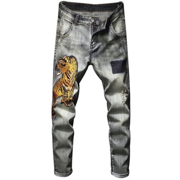 Jeans skinny strappati con toppe tigre da uomo con stemma ricamato Jeans slim hip-hop slim in denim elasticizzato lavato vintage260A