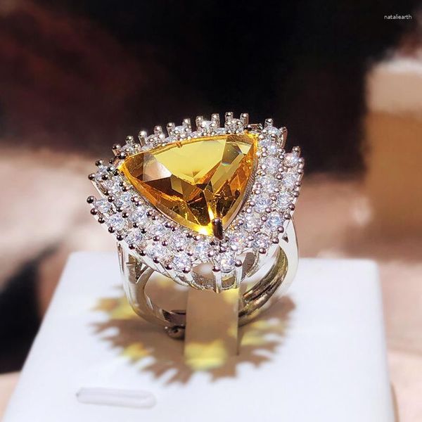 Anelli a grappolo Regolabile Grande Triangolo Bling Giallo Zircone Pietra Anello affascinante per le donne Moda matrimonio Tendenza gioielli in argento sterling 925