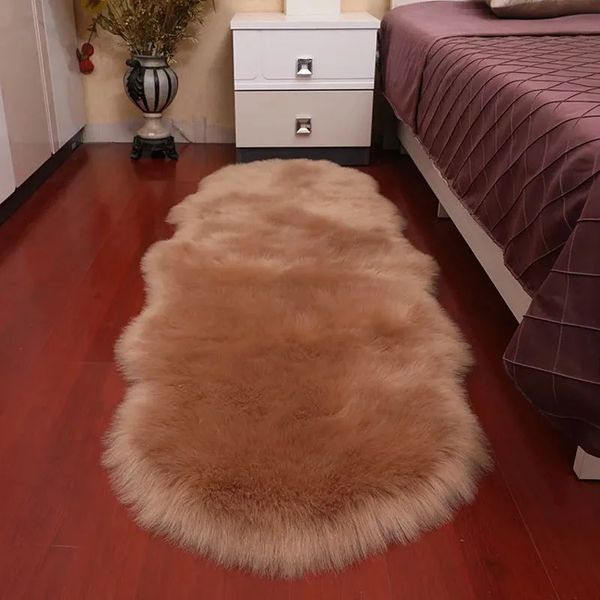 Tappeti 2023 Nuovo Peluche Morbida pelle di pecora Camera da letto Tappeto Imitazione Lana Pad Capelli lunghi Comodino Zerbino Cuscino del divano Tappeti Soggiorno Pelliccia 231010