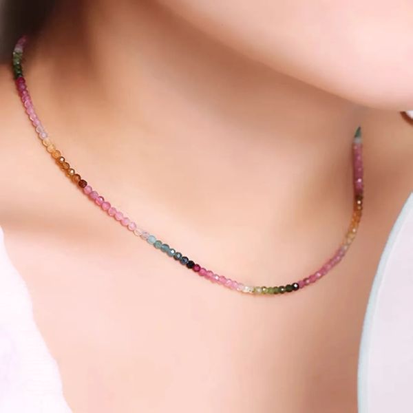 Anhänger-Halsketten, luxuriös, 2 mm, extrem feine natürliche Turmalin-Schlüsselbeinkette, Halsband-Halskette für Damen, Regenbogen-Nische, Design-Sinn, Farbverlauf, Sommer 231012