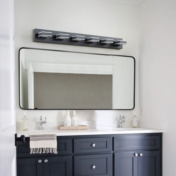 Moderne LED-Waschtischleuchten in Schwarz, 6 Lichter, Acryl, mattschwarz, Badezimmer-Schminktischleuchten über dem Spiegel