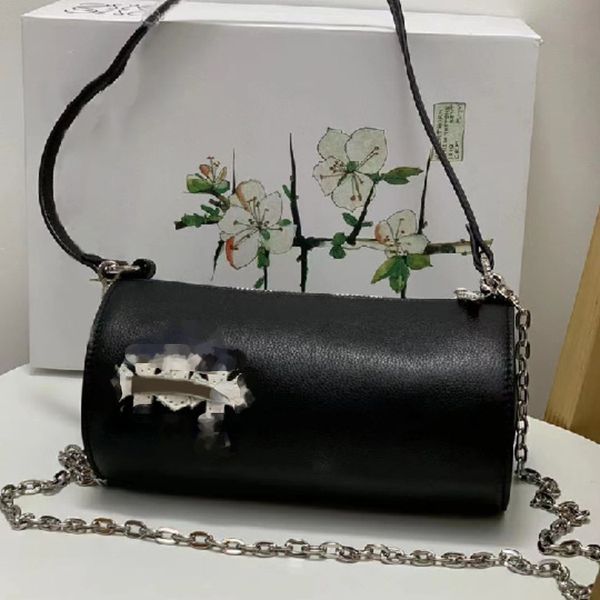 Bolsa crossbody de cilindro feminino de marca da moda com cruzes e apliques de metal em couro genuíno bolsa de ombro crossbody