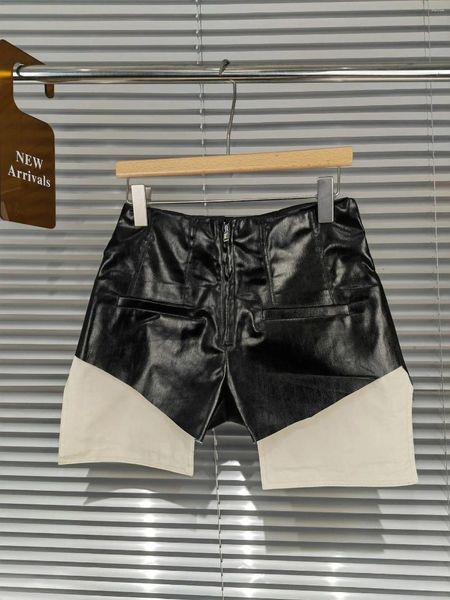 Damen-Shorts in weiß lackierter Tasche mit freiliegendem Reißverschluss an der Taille für hoch taillierte, taillierte Jeans und