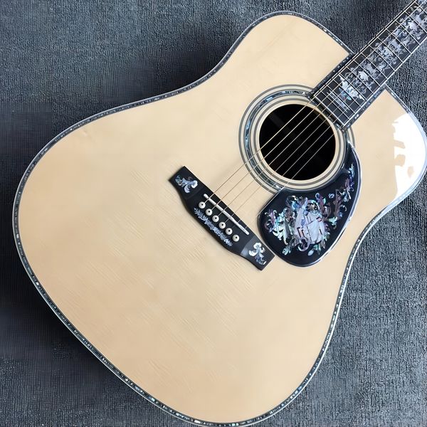 Yeni 41 6 telli akustik gitar. Ladin kaplama ve gül ağacı arka ve yanlar, abanoz klavye, abalone kabuk kakma, süper delux. Tüm katı gitar