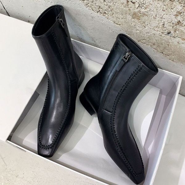 A fileira botas de couro quadrado plana tornozelo botas moda dedo do pé quadrado zíper botas cavaleiro sapatos designer luxo calçados fábrica