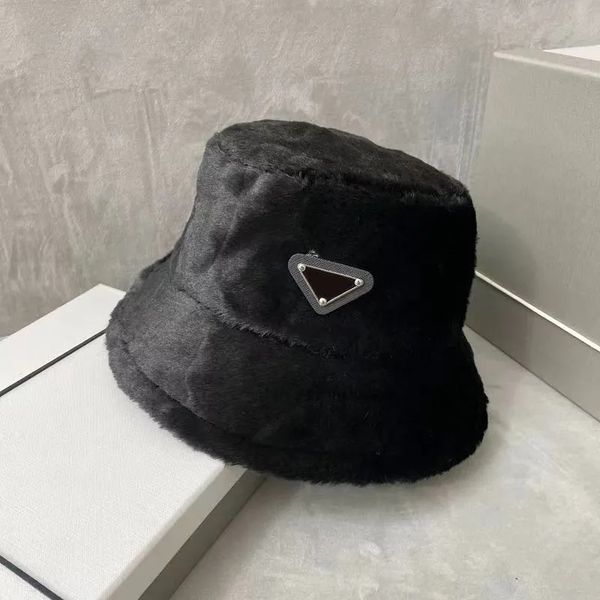 Designer Bucket Hat Cappelli aderenti top Sun Prevent Bonnet lettera temperamento cappello versatile design moda berretto parasole coppia viaggio indossare buona AA