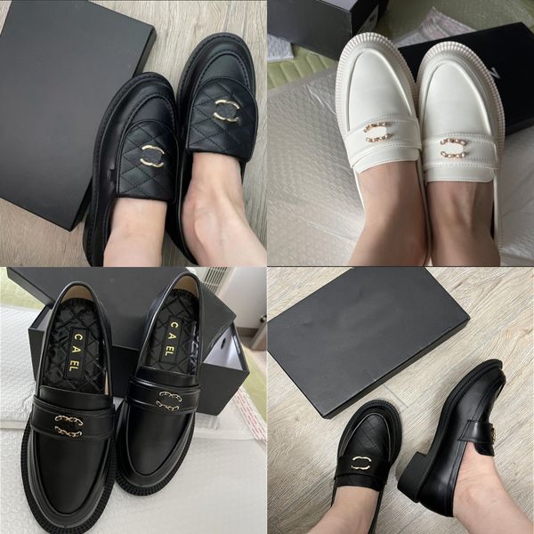 Loafers 2023 Sonbahar Moda Deri Zincirleme All-Mwatch Küçük Deri Kalın Solmuş Ayaklar Yüksek kaliteli kadınlar tek ayak metal toka siyah tek ayakkabı kanalı