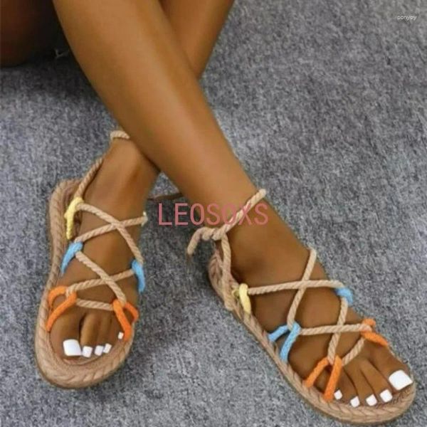 Sandálias 2023 Retro Estilo Romano Tecido Corda Lace-up Moda Tamanho Grande Sapatos de Praia Multi-Color Splicing Mulheres