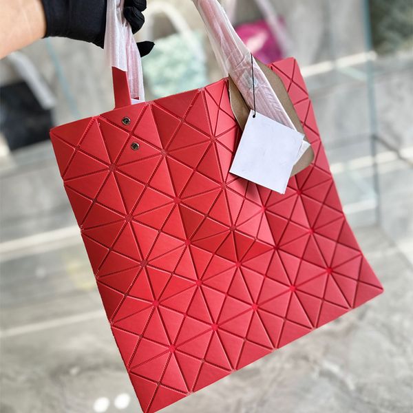 Borsa con toppa Borsa per la spesa alla moda Borsa con linee a griglia bianche nere Doppia maniglia Cinghia di regolazione Borse da spiaggia di grande capacità Design pieghevole