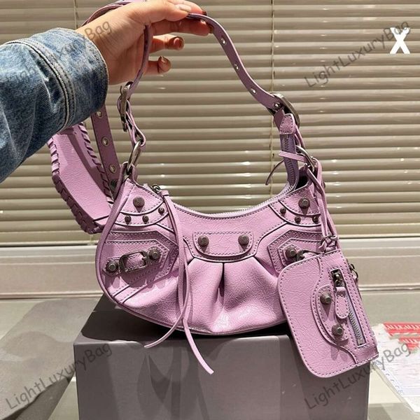 Designer Womens Handbag 2024 Vendita calda Premium Classic Motorcycle Borse Designer Riveted in pelle di alta qualità Mezza mese